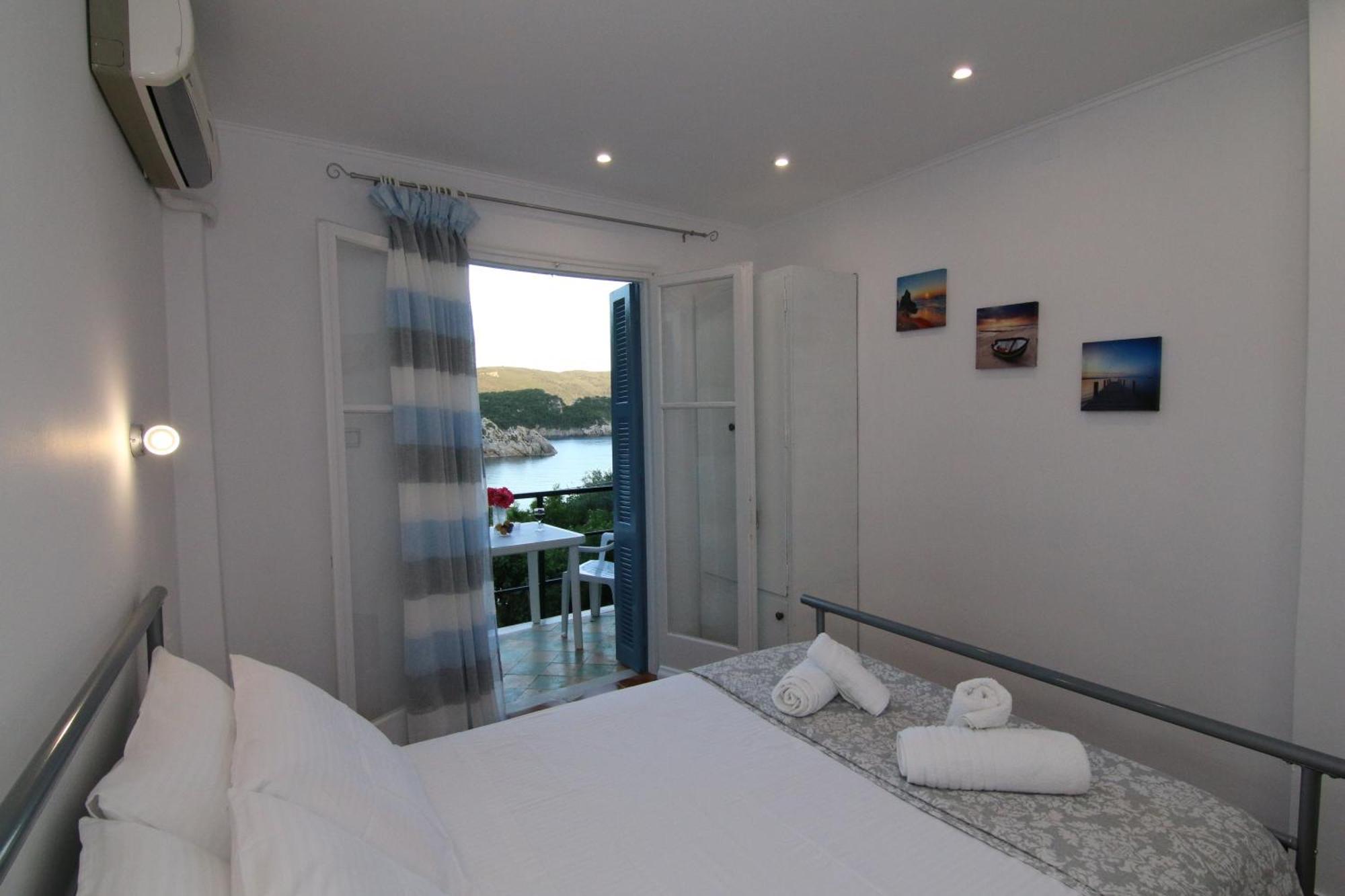 Sea Breeze Apartment ปาเลโอกัสไตรซา ภายนอก รูปภาพ